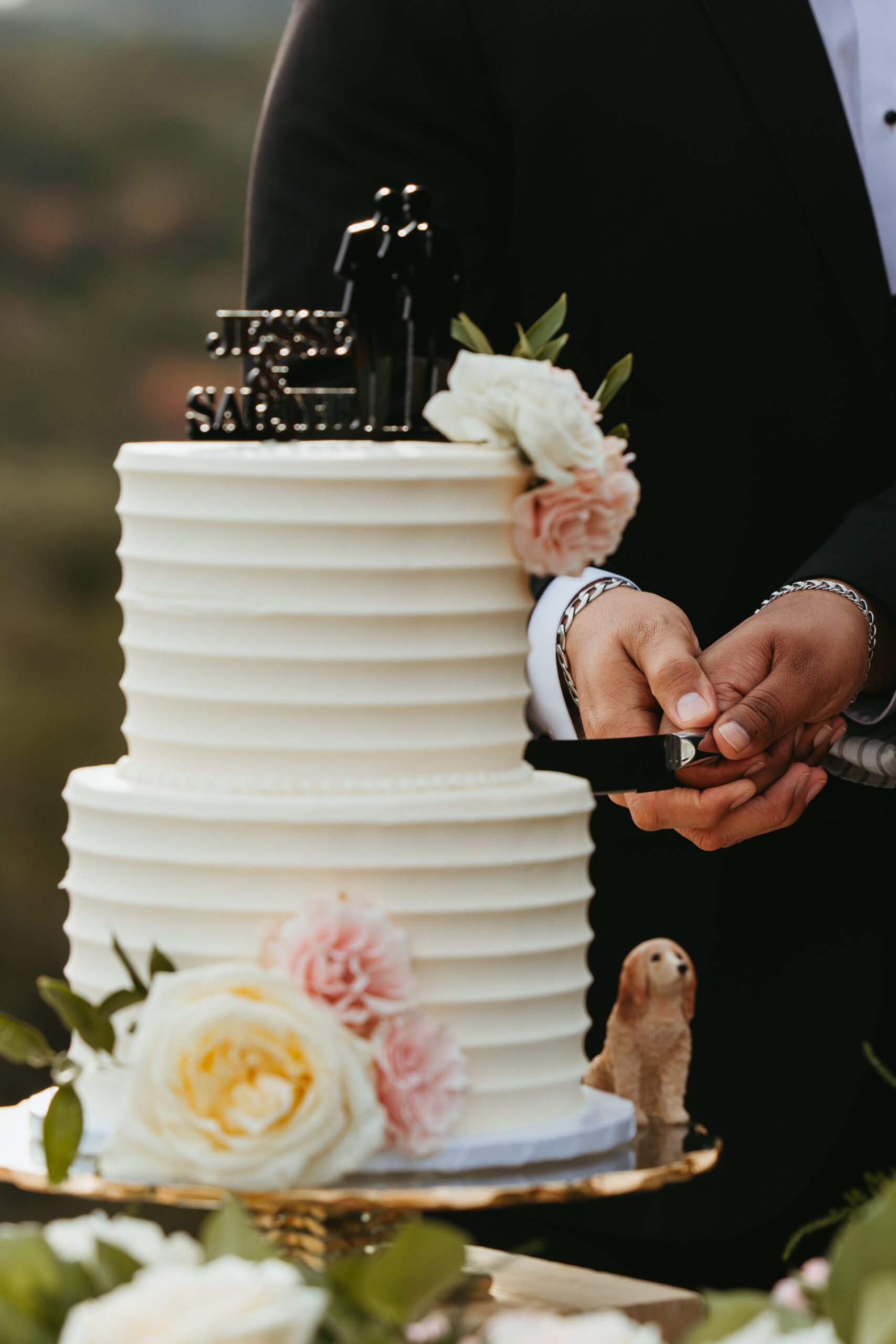 micro wedding cake